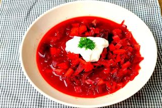 Boršč - chuťová bomba plná vitamínů, ve které stojí lžíce | Zdraví na talíři